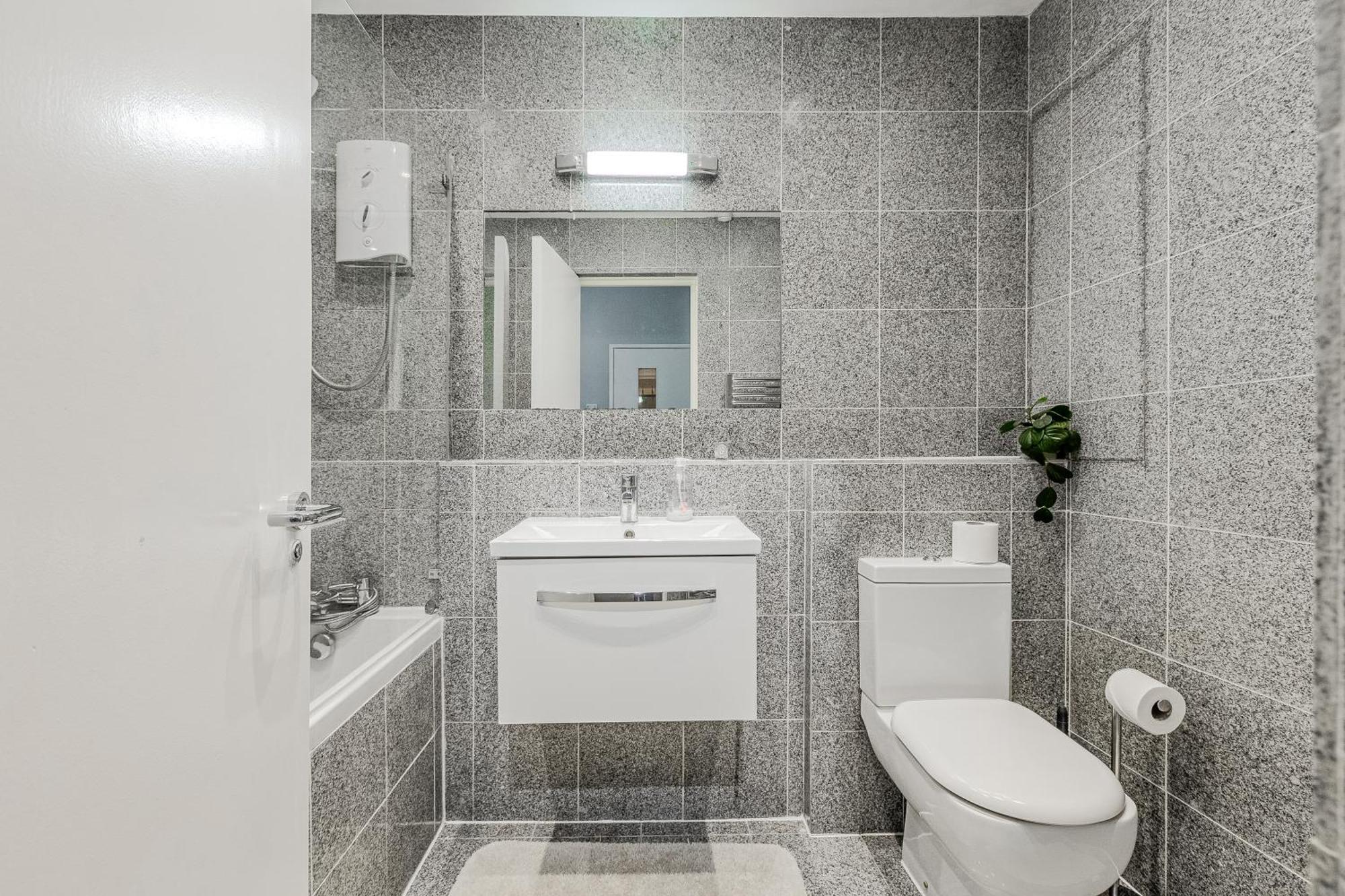 Stunning Central 2Br Flat Btw Soho & Covent Garden ロンドン エクステリア 写真