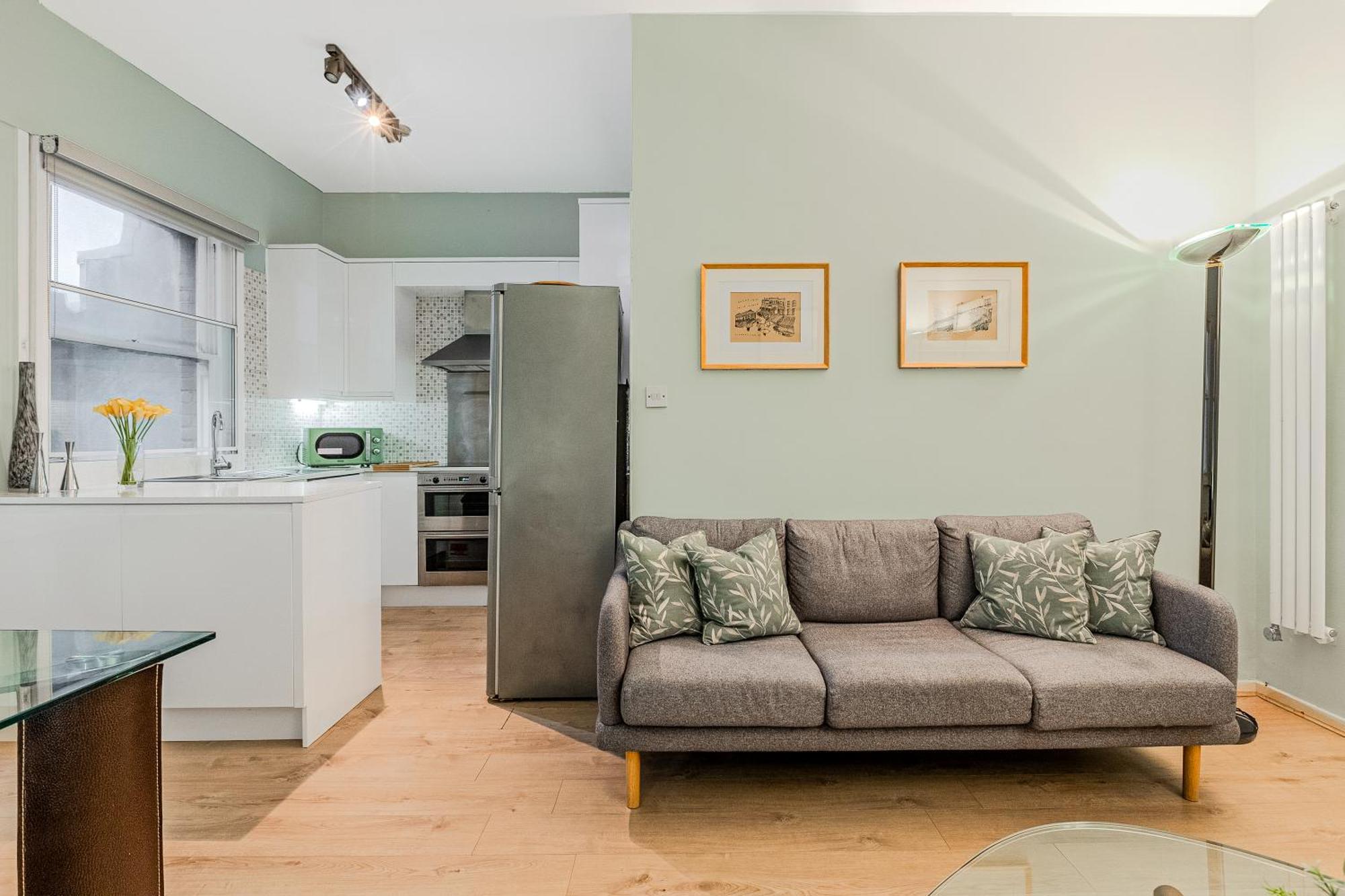 Stunning Central 2Br Flat Btw Soho & Covent Garden ロンドン エクステリア 写真